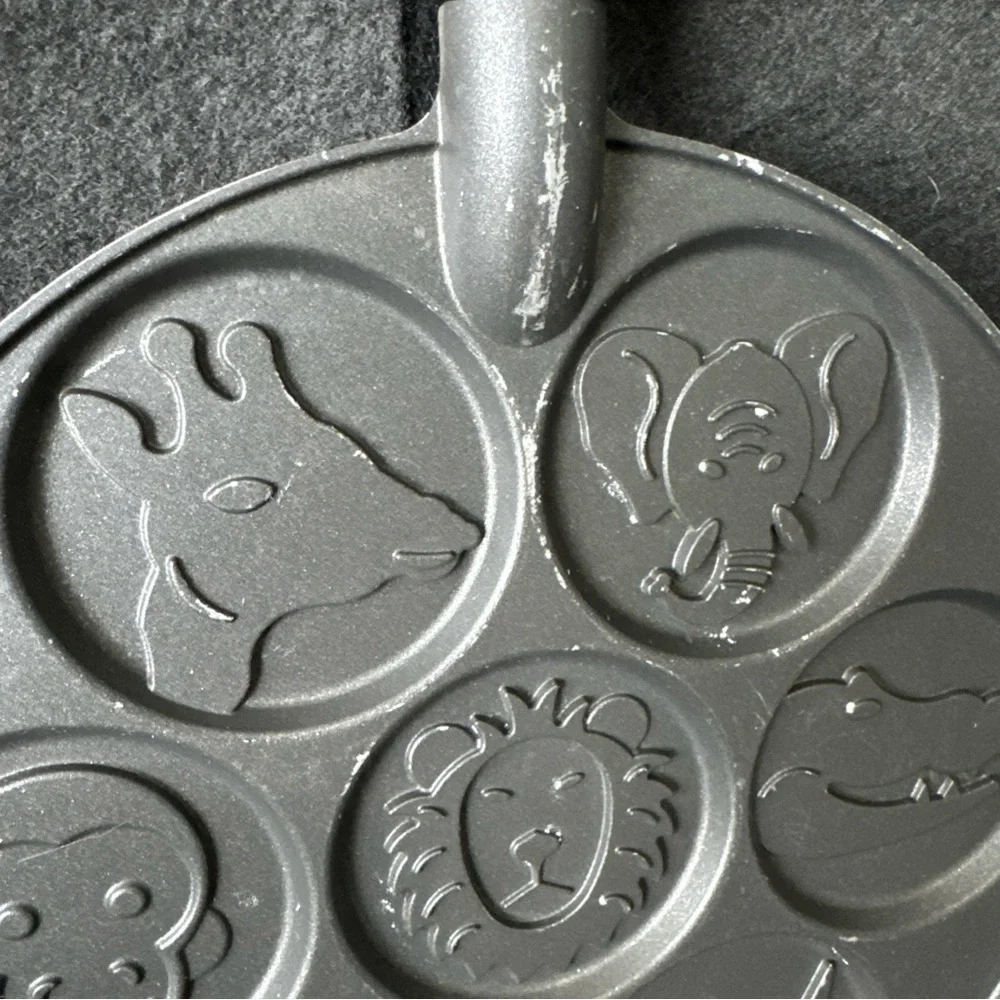 Nordic Ware USA Zoo Animal Faces Pancake Griddle Pan Heavy Cast Aluminum